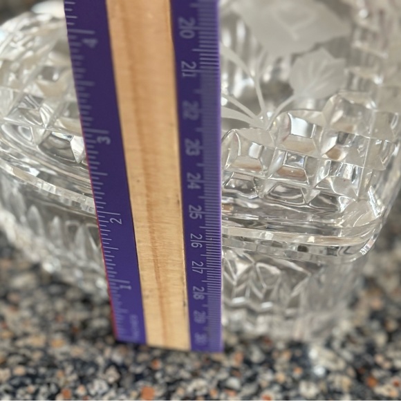 Heart-Shaped Crystal Candy Box - Picture 6 of 8